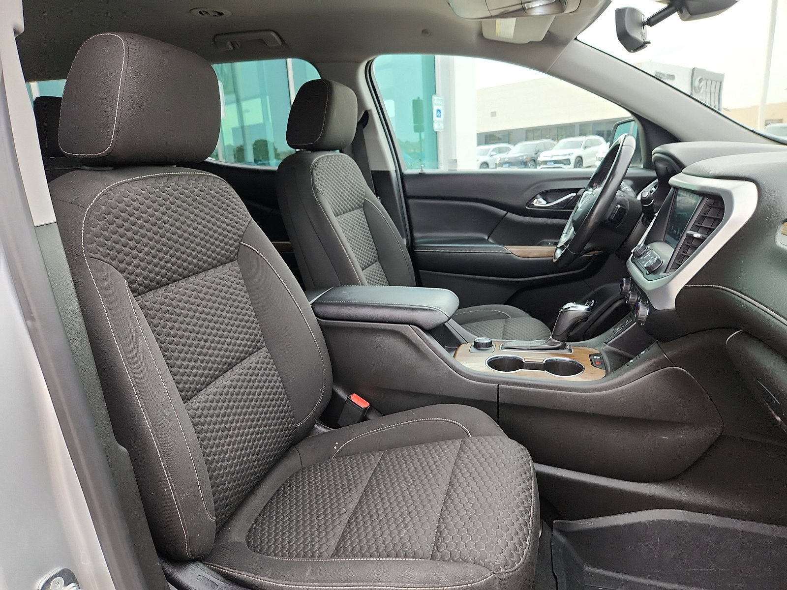 Used 2018 GMC Acadia SLE image 15