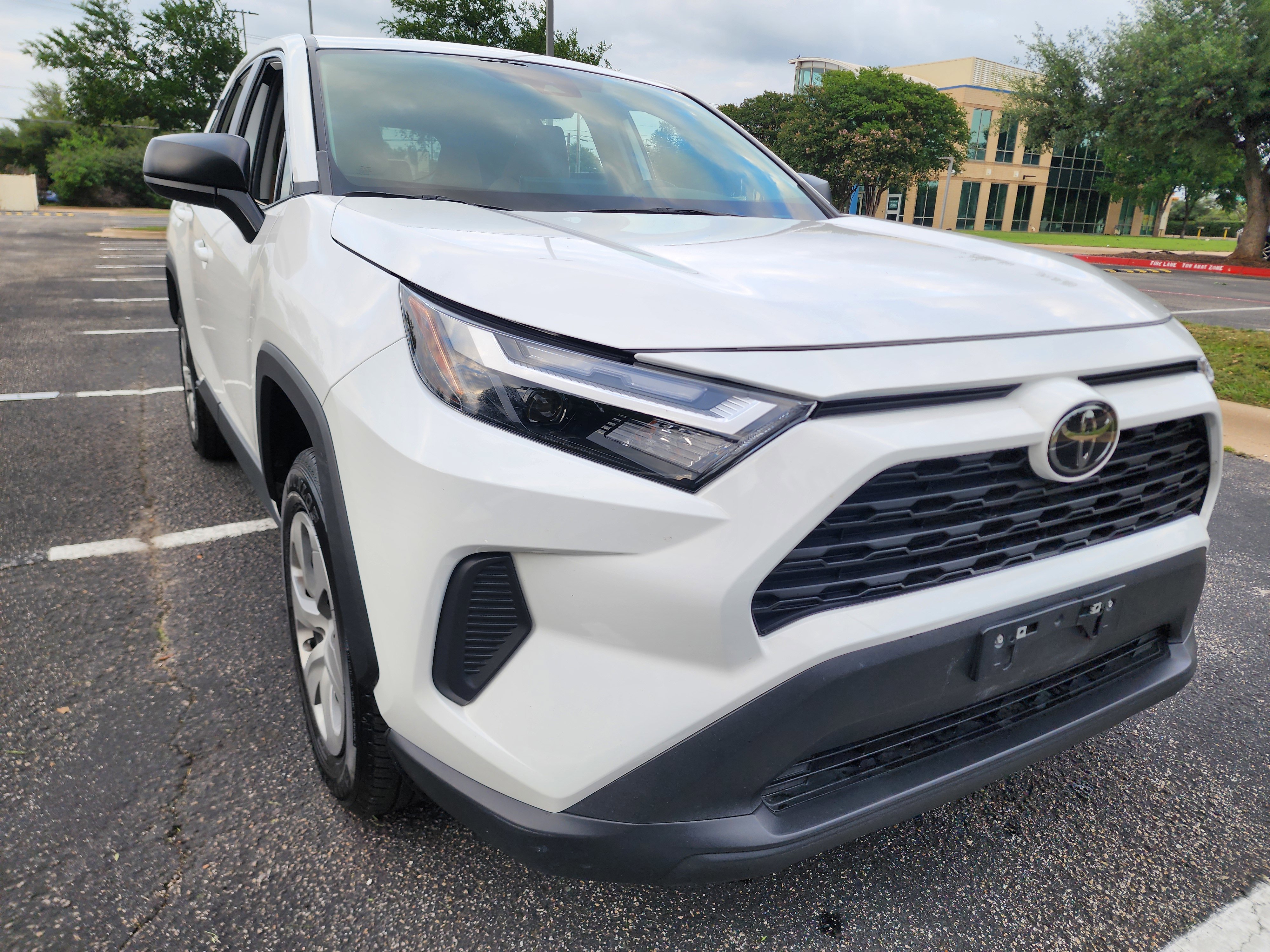 Used 2023 Toyota RAV4 LE AWD/4WD image 1