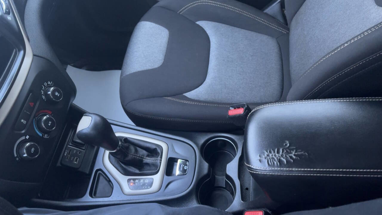 Used 2016 Jeep Cherokee Sport FWD image 27