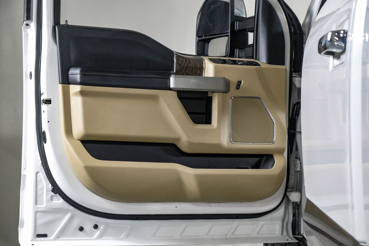 Used 2017 Ford F250 Lariat w/ Chrome Package image 32