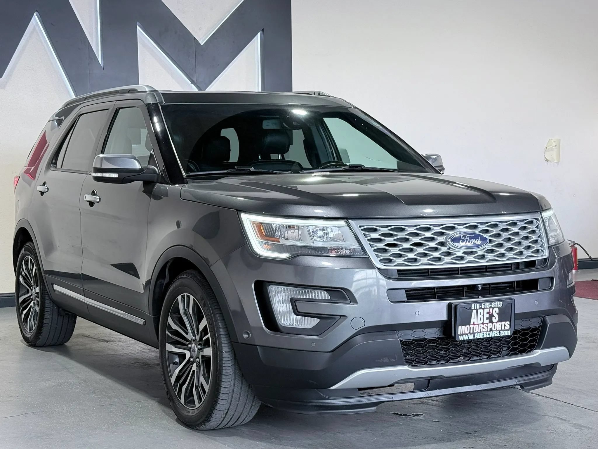 Used 2016 Ford Explorer Platinum AWD/4WD image 3