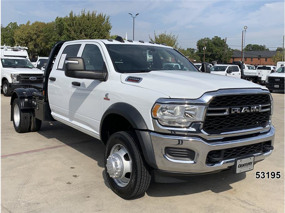 Used 2024 RAM 5500 Tradesman w/ Chrome Appearance Group AWD/4WD image 3