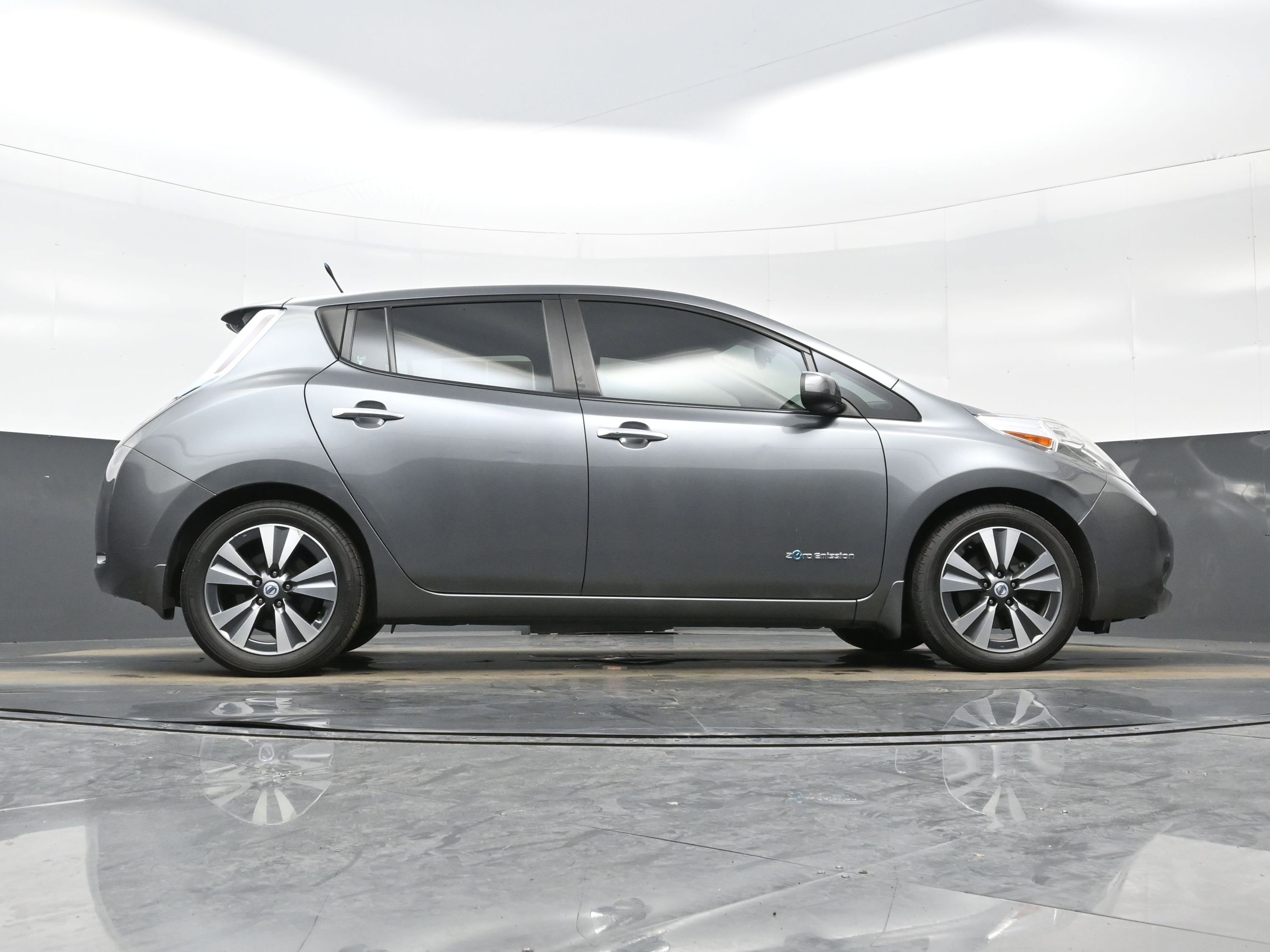 Used 2014 Nissan Leaf SL image 30