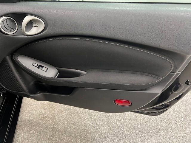 Used 2019 Nissan 370Z Coupe RWD image 38