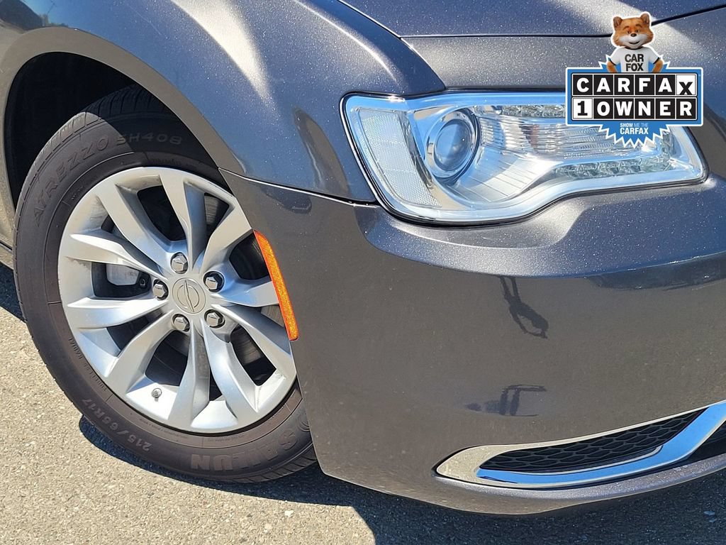 Used 2023 Chrysler 300 Touring RWD image 9