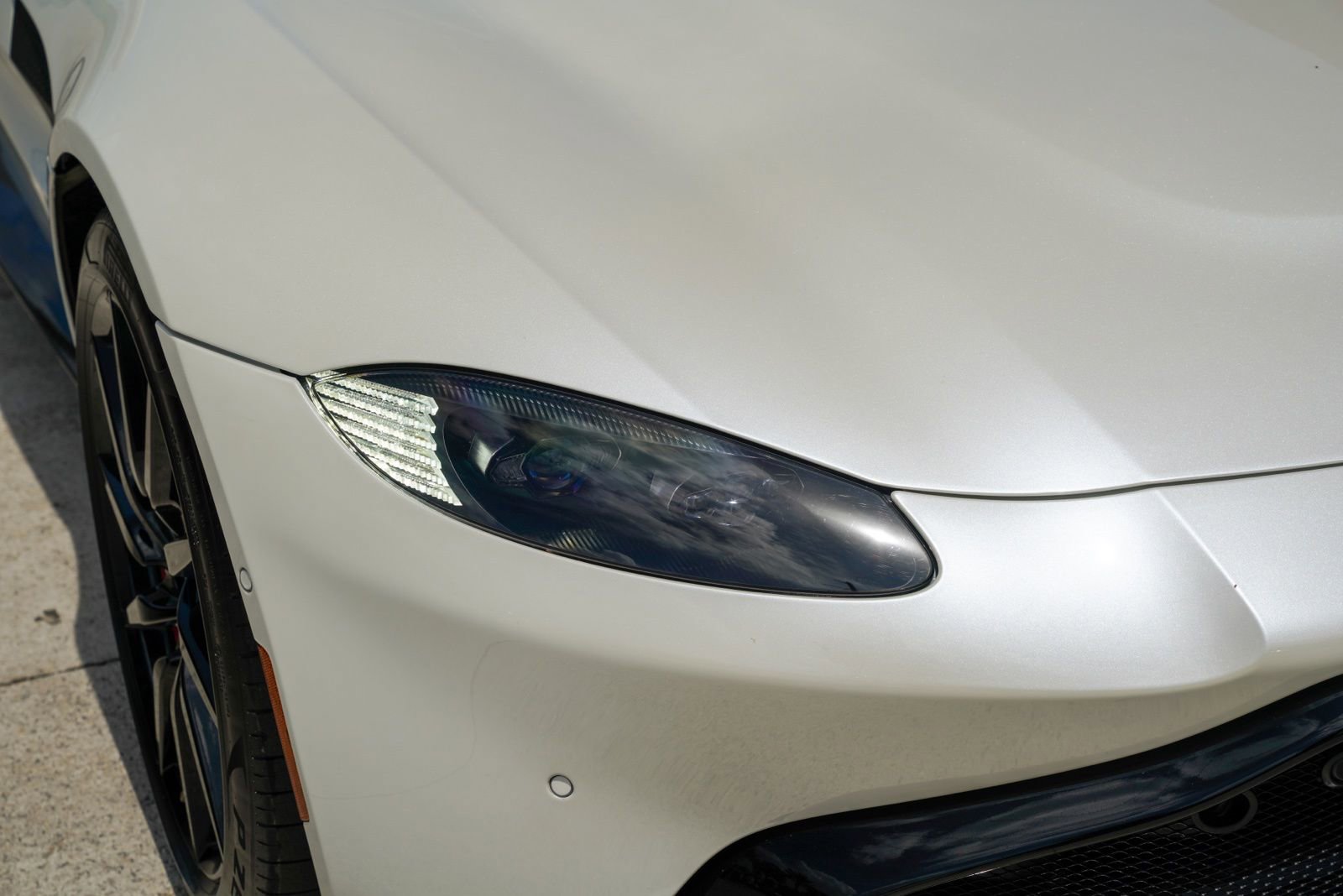 Used 2019 Aston Martin V8 Vantage Coupe image 14