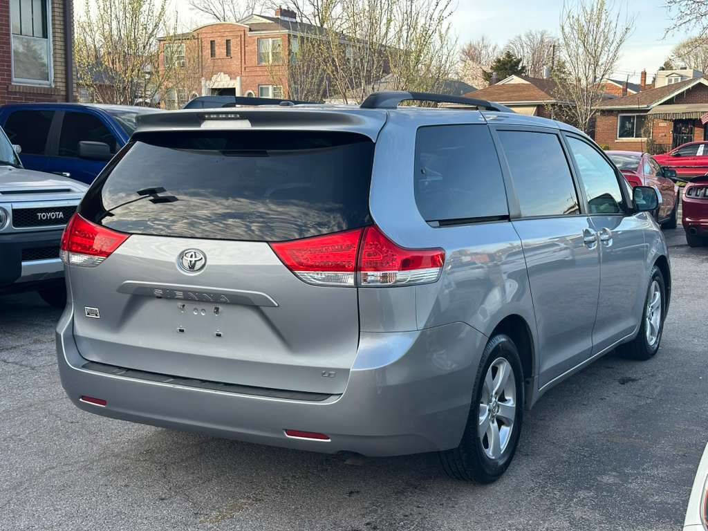 Used 2014 Toyota Sienna LE FWD image 6