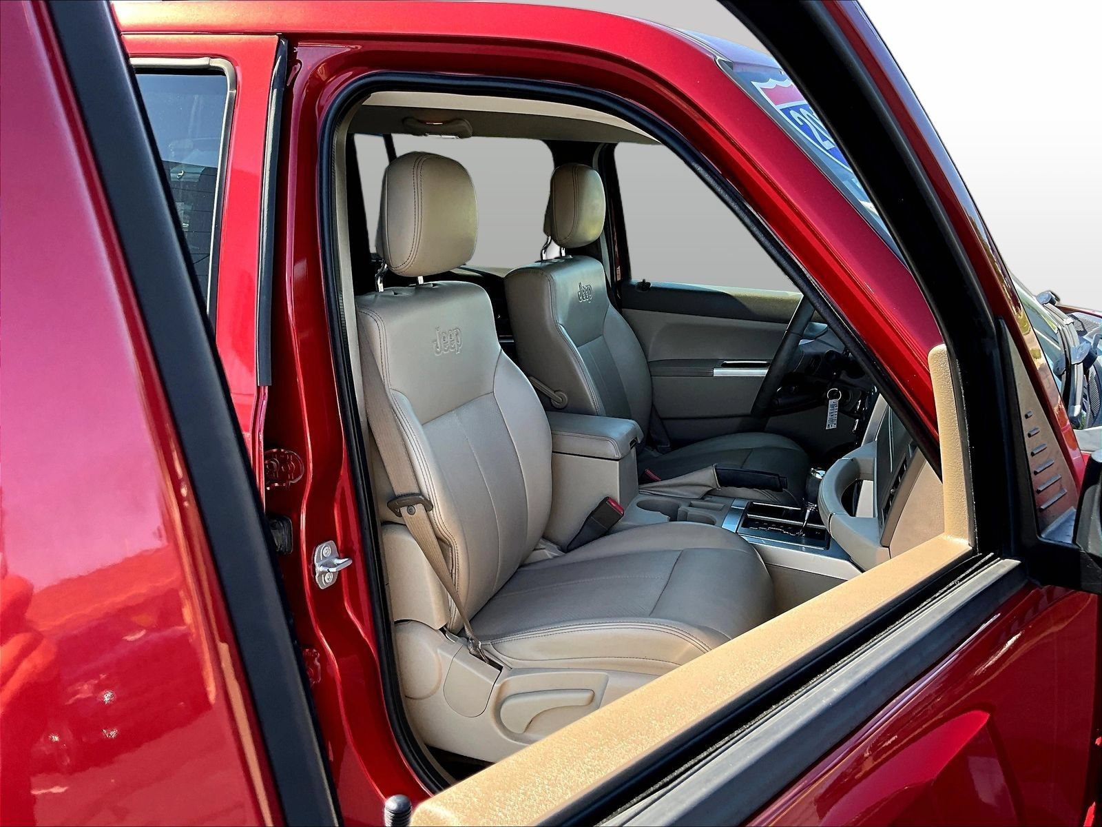 Used 2010 Jeep Liberty Limited w/ Comfort/Convenience Group AWD/4WD image 31