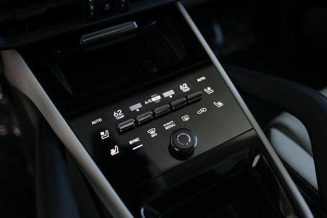 New 2025 Porsche Cayenne Turbo image 16