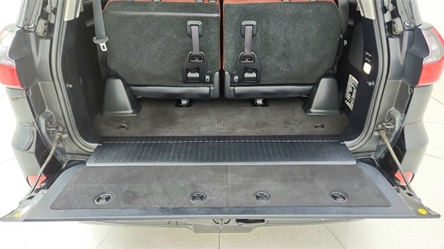 Used 2021 Lexus LX 570 4WD w/ 3rd Row & Luxury Pkg image 14