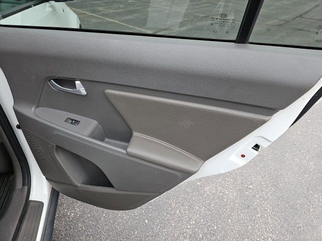 Used 2015 Kia Sportage LX image 16