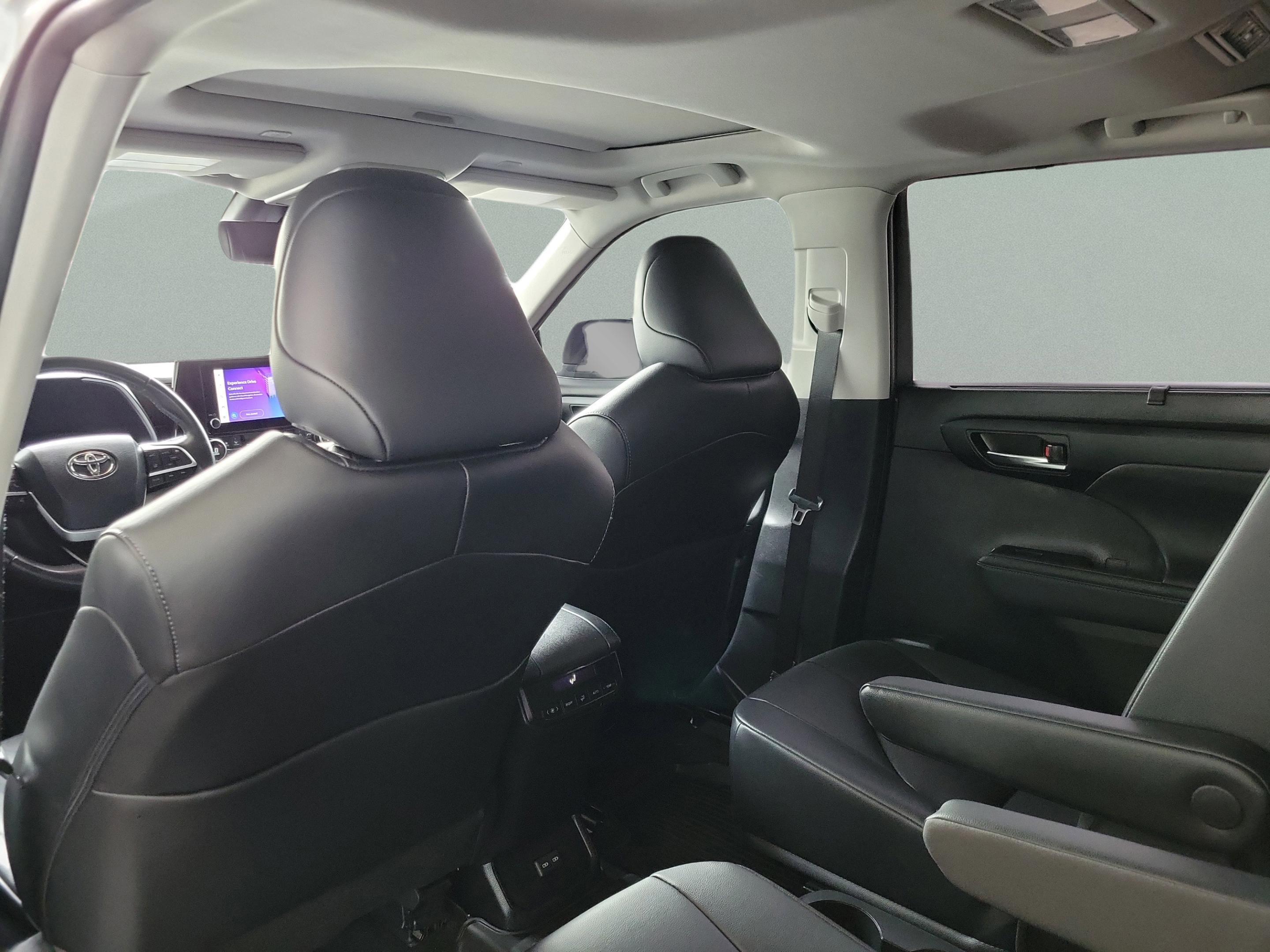 Used 2023 Toyota Highlander XLE image 22