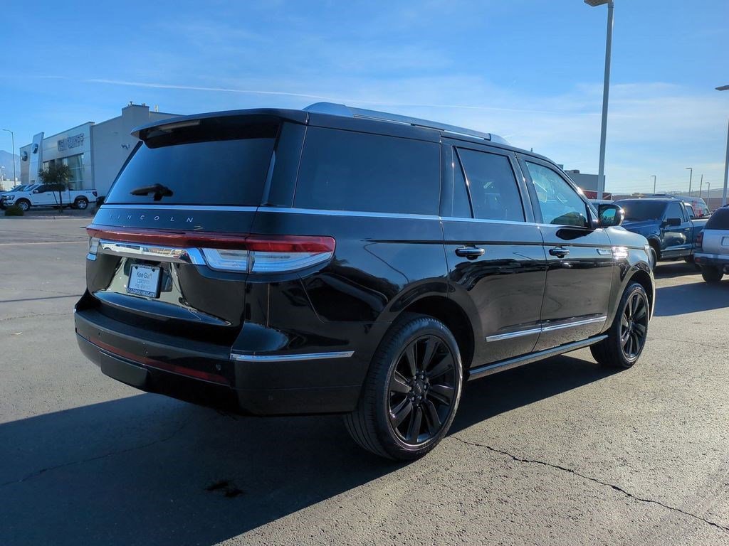 Used 2024 Lincoln Navigator Reserve AWD/4WD image 3