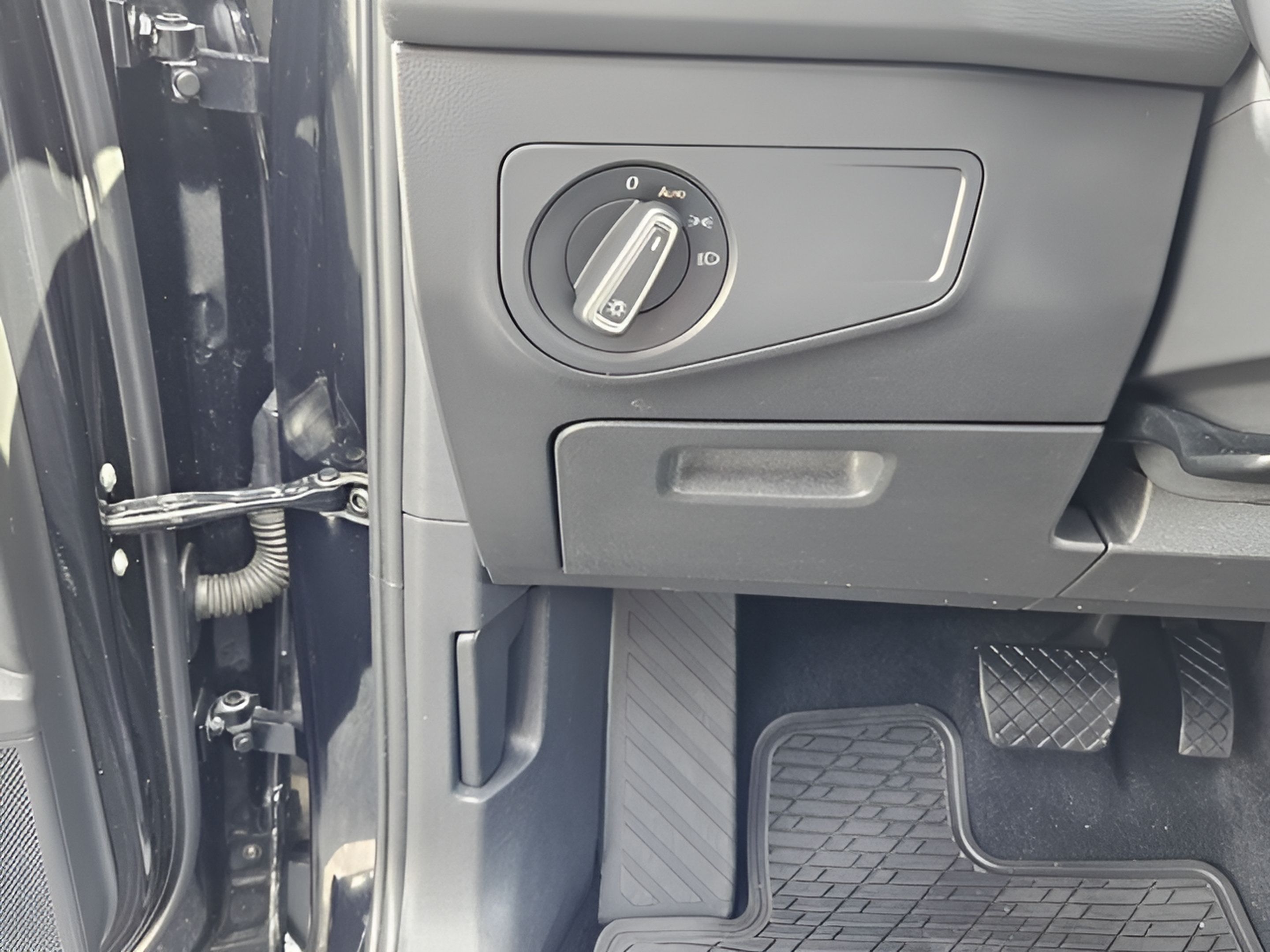 Certified 2021 Volkswagen Tiguan SE FWD image 14