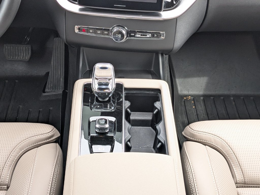 Used 2025 Volvo XC90 B6 Ultra AWD/4WD image 18