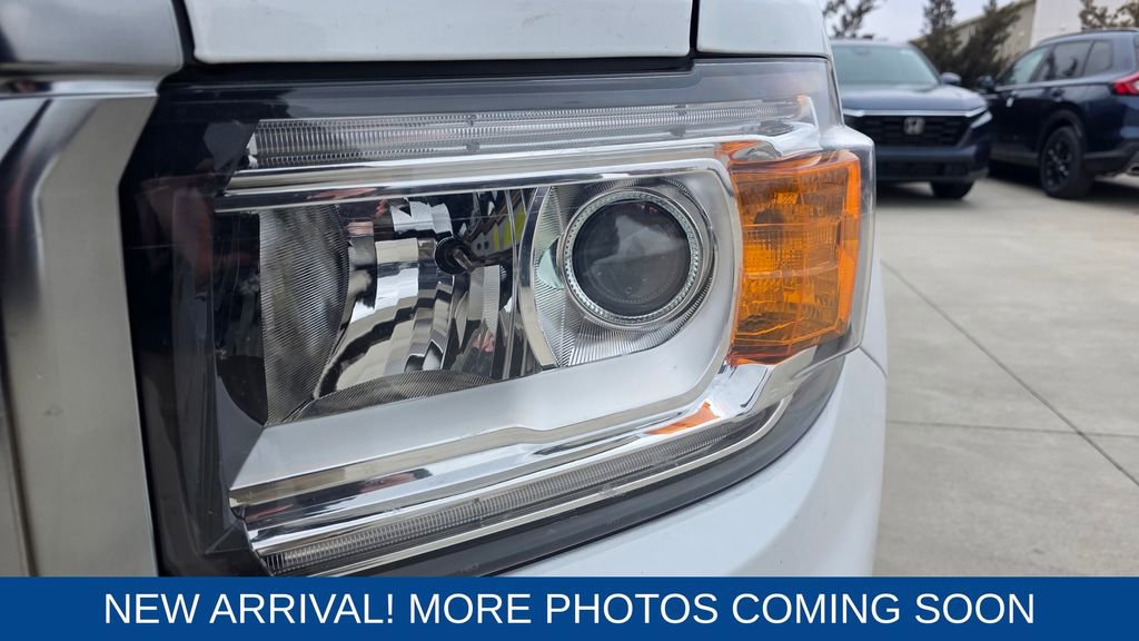 Used 2021 GMC Canyon AT4 w/ Driver Alert Package image 9