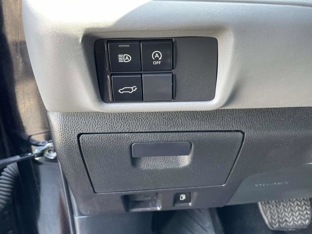 Used 2024 Toyota Highlander XLE AWD/4WD image 28