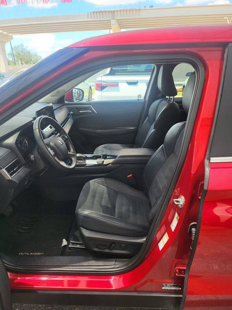 Used 2025 Mitsubishi Outlander SE AWD/4WD image 3