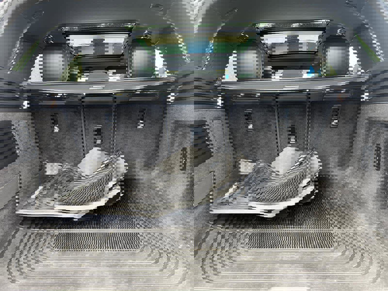 Used 2023 Land Rover Range Rover Sport SE Dynamic image 40