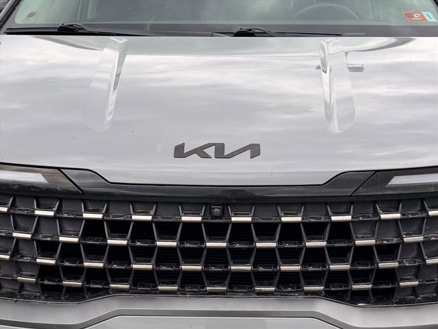 Used 2025 Kia Carnival SX w/ SX Dark Edition Package image 9