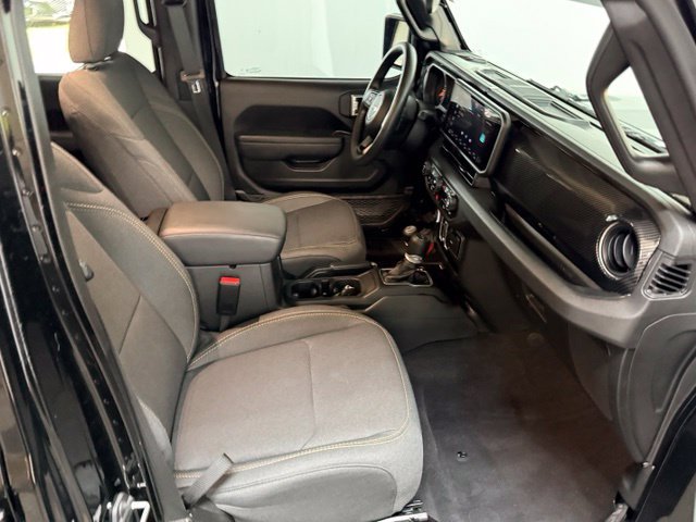 Certified 2025 Jeep Gladiator Sport AWD/4WD image 32