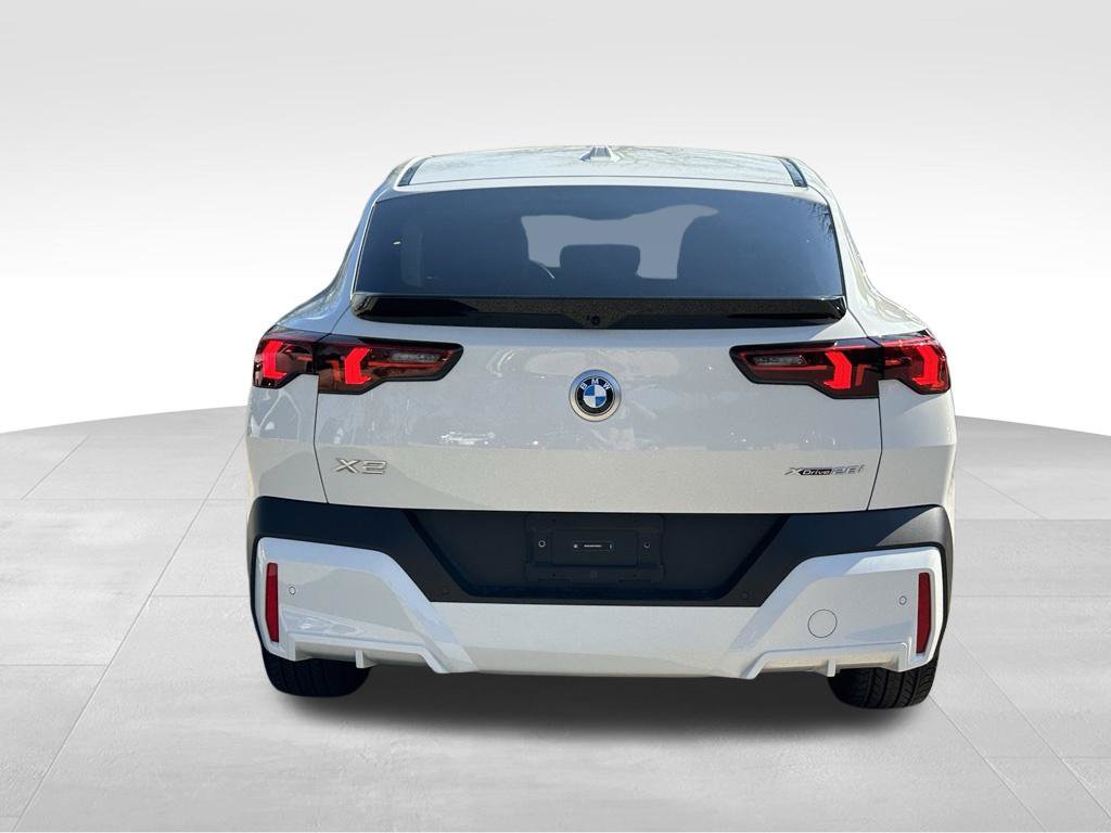 Used 2026 BMW X2 xDrive28i AWD/4WD image 9