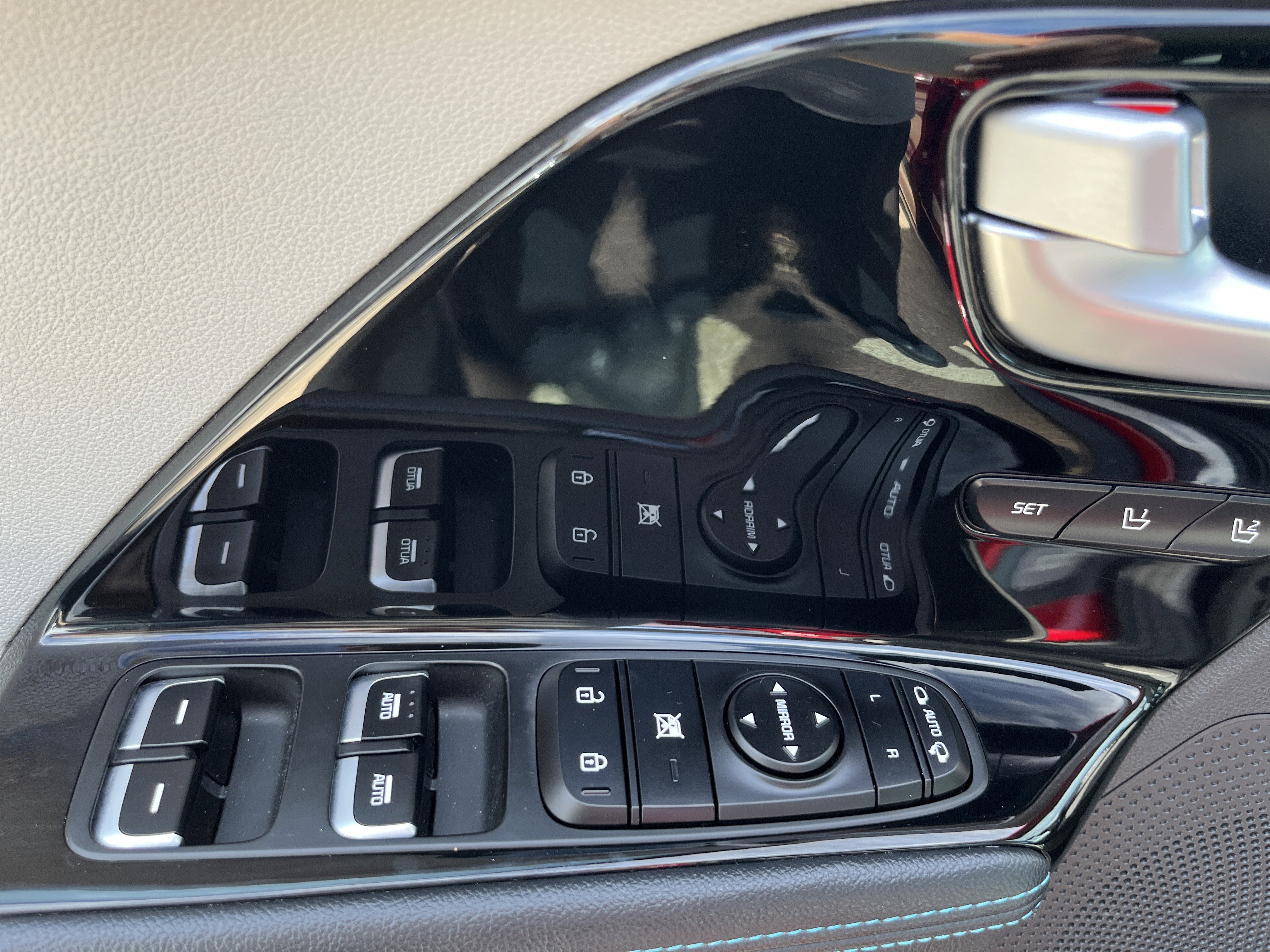 Used 2017 Kia Niro Touring w/ Advanced Technology Package image 28