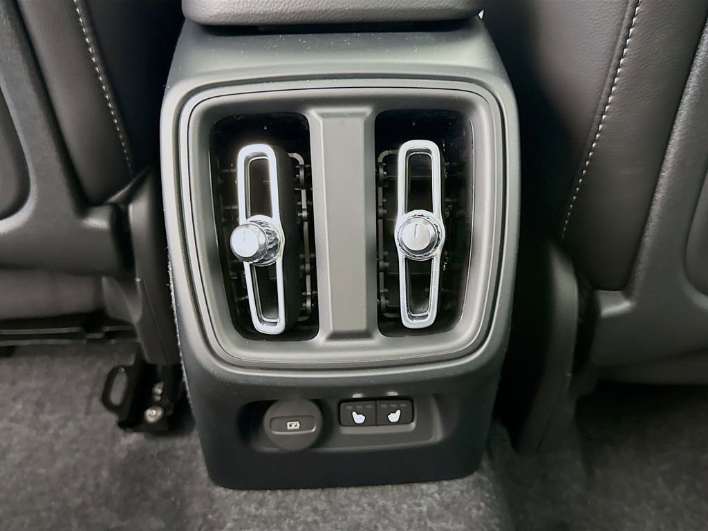 New 2026 Volvo XC40 B5 Ultra w/ Climate Package image 25