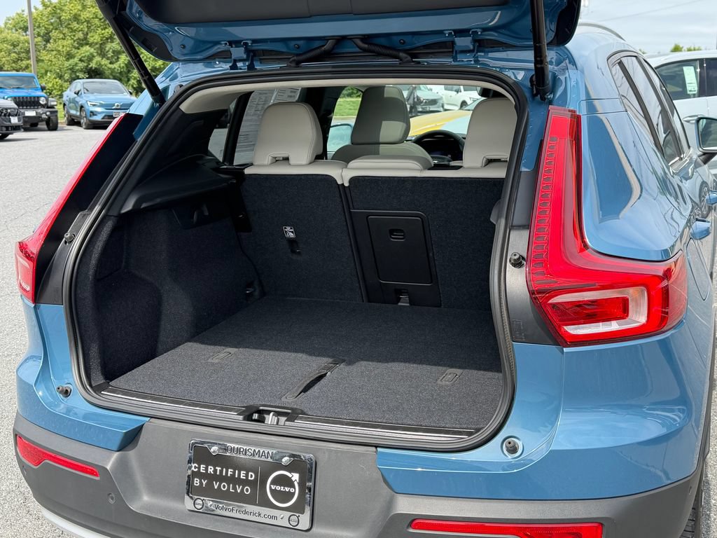 Certified 2024 Volvo XC40 B5 Plus w/ Protection Package Premier AWD/4WD image 19