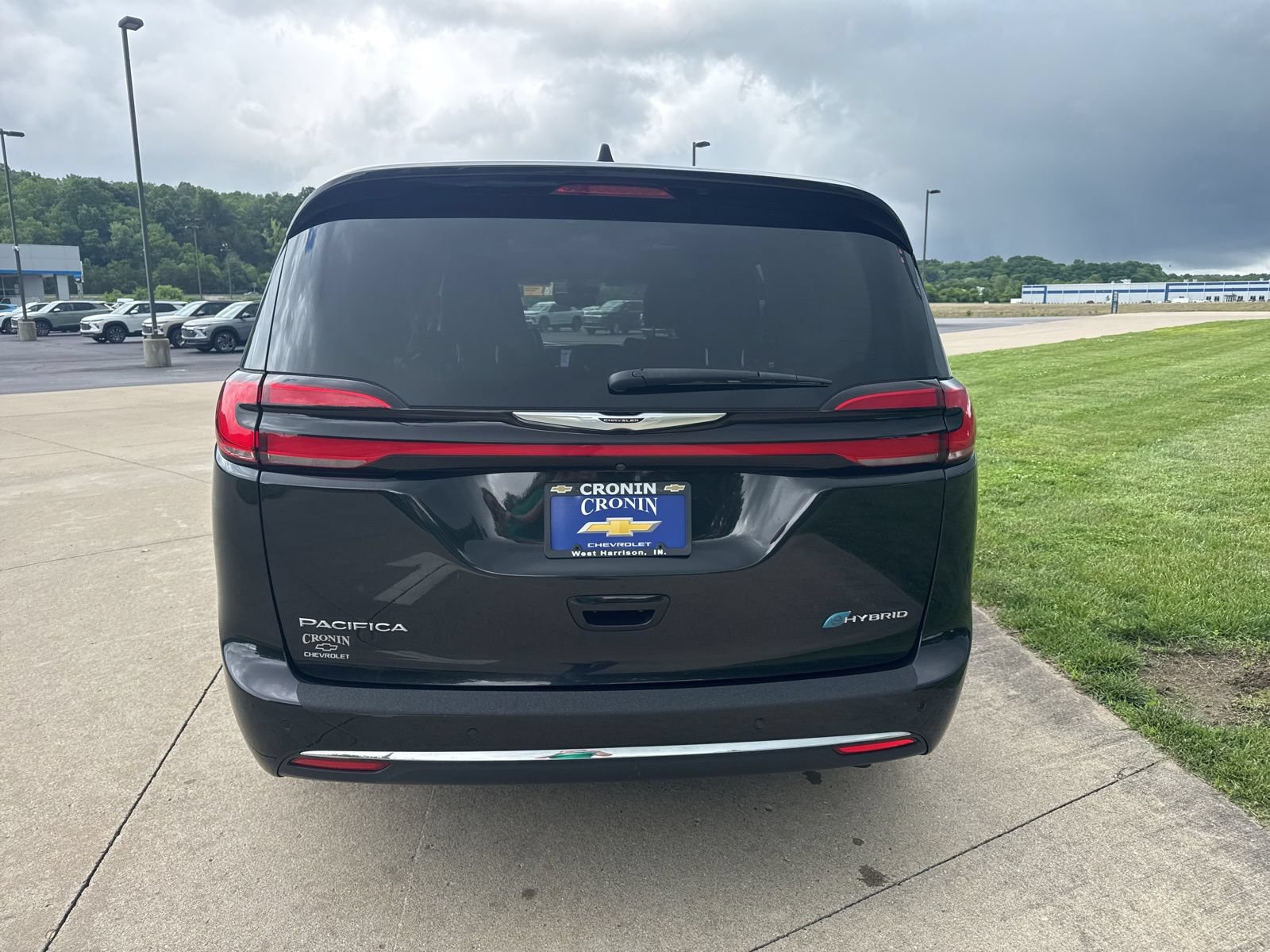Used 2024 Chrysler Pacifica Limited FWD image 7