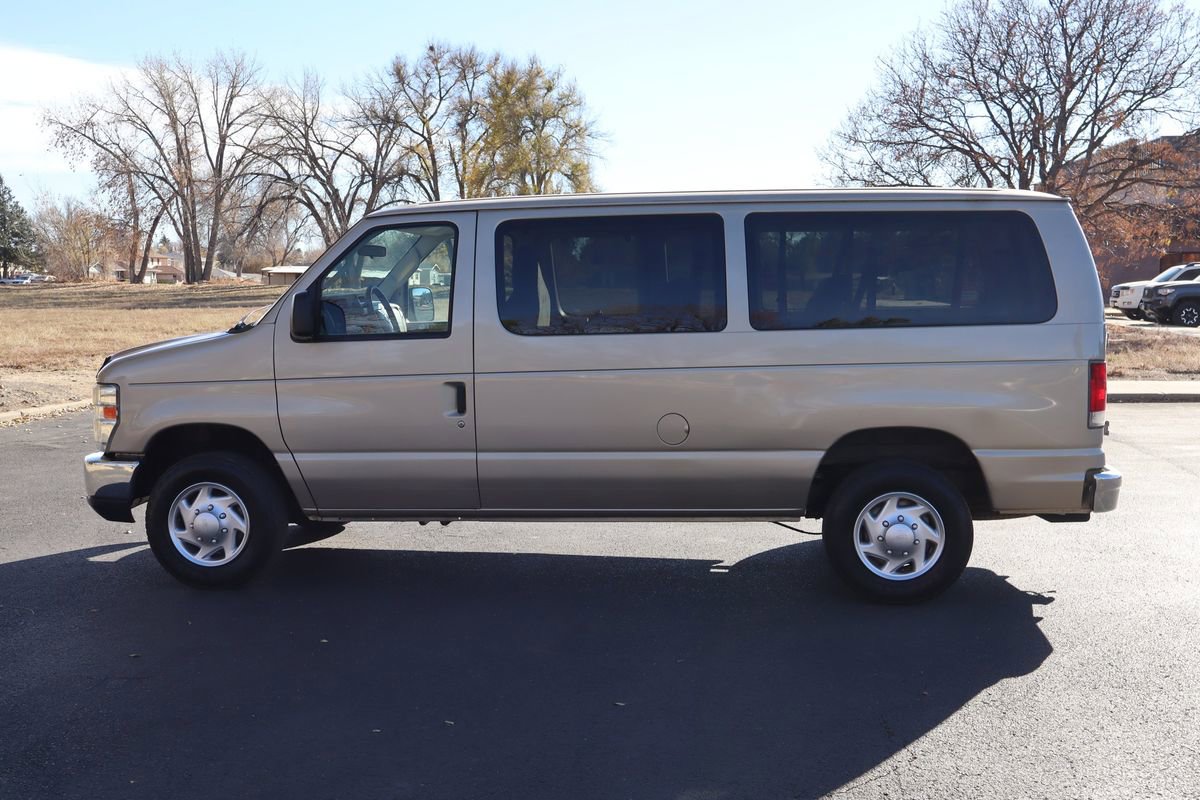 Used 2009 Ford E-350 and Econoline 350 Super Duty Wagon image 9