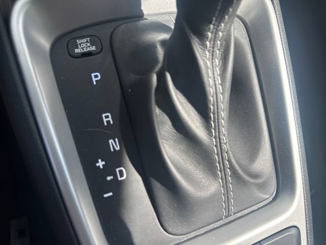 Used 2021 Hyundai Venue SEL FWD image 17