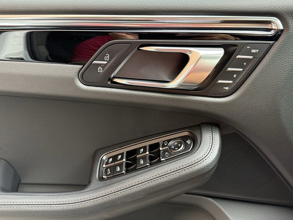 New 2026 Porsche Macan image 17