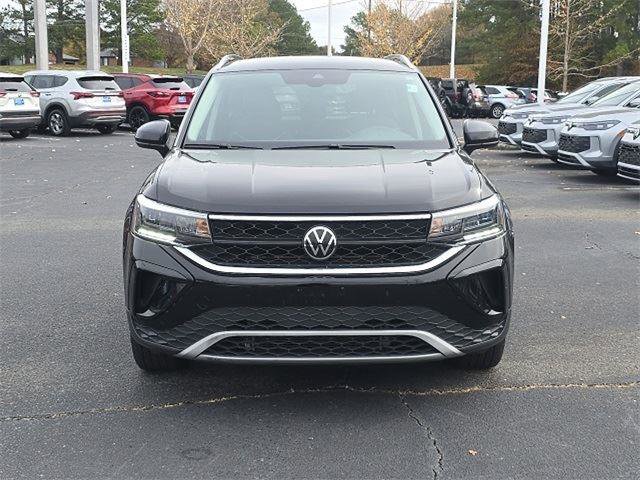 Used 2024 Volkswagen Taos SE image 2
