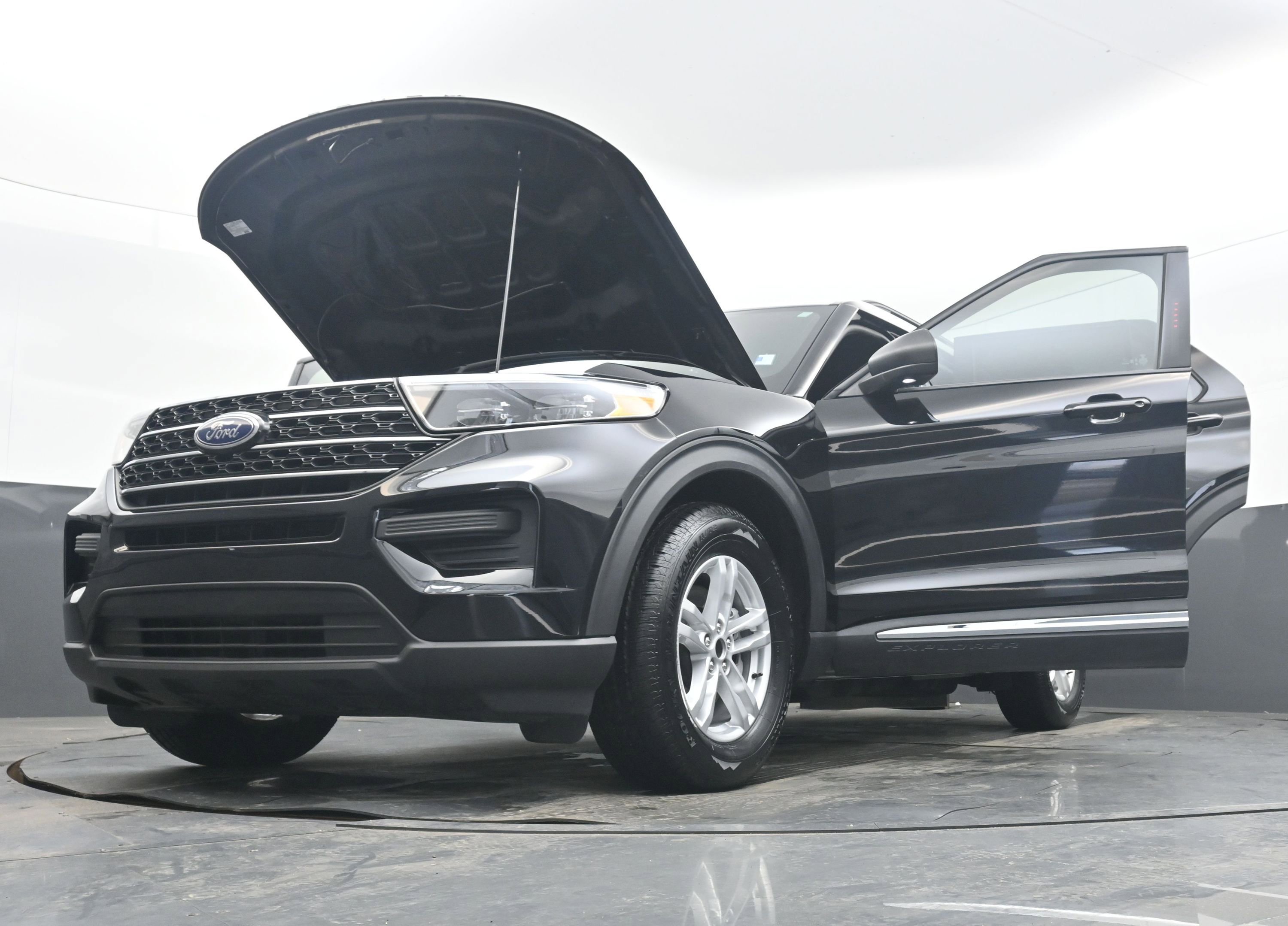 Used 2020 Ford Explorer XLT w/ Class III Trailer Tow Package image 43