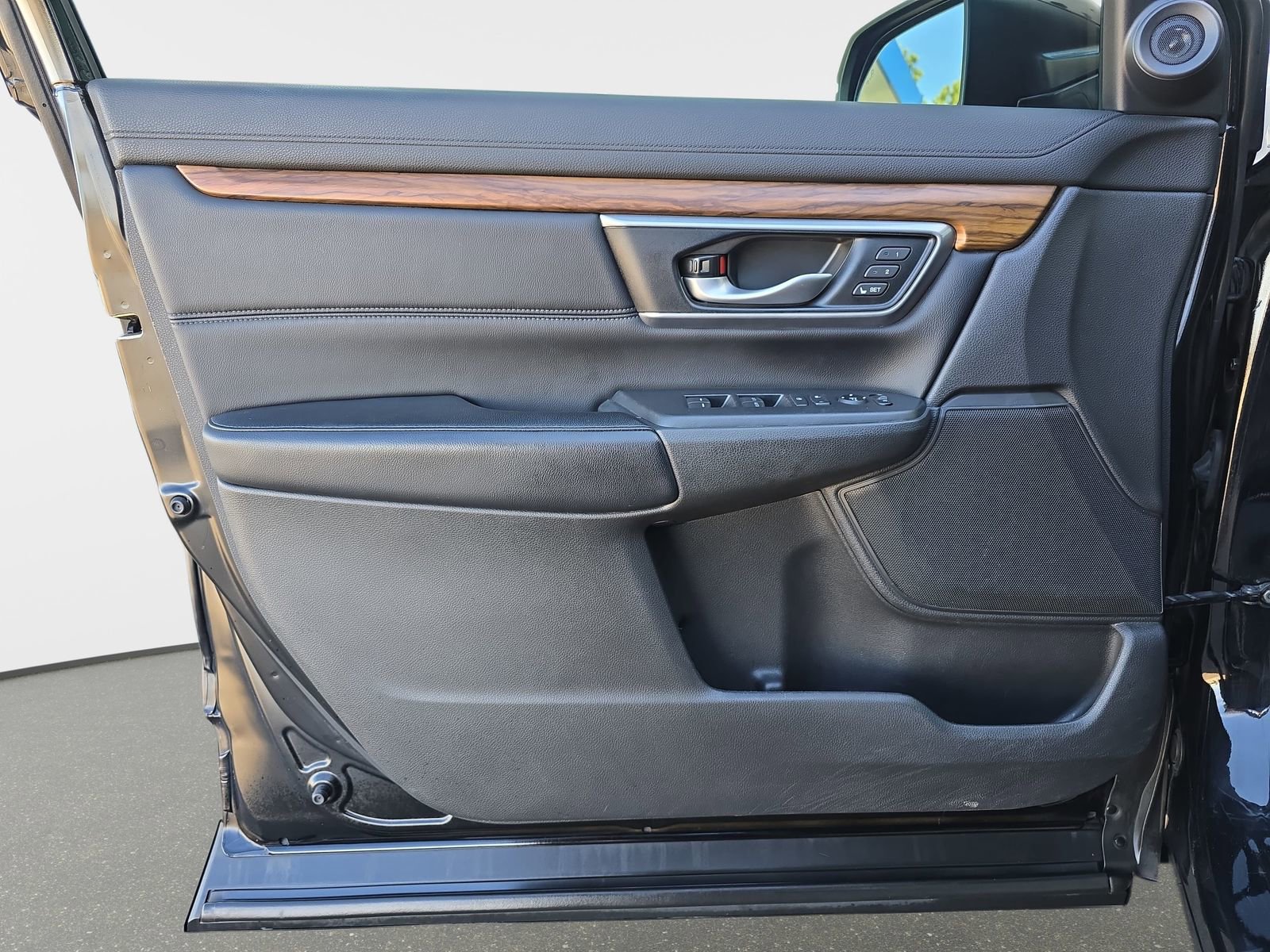 Used 2018 Honda CR-V Touring image 28