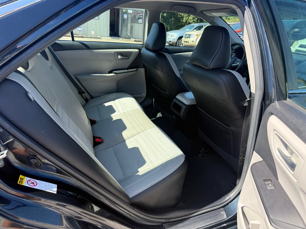 Used 2017 Toyota Camry SE FWD image 15