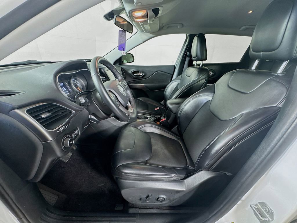 Used 2019 Jeep Cherokee Latitude Plus image 23