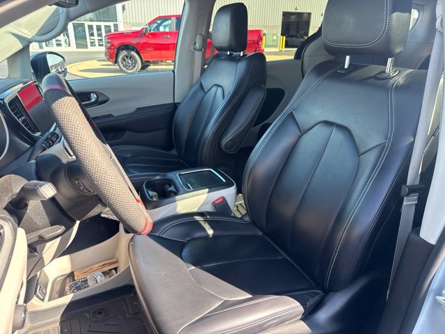 Used 2023 Chrysler Pacifica Touring-L AWD/4WD image 12