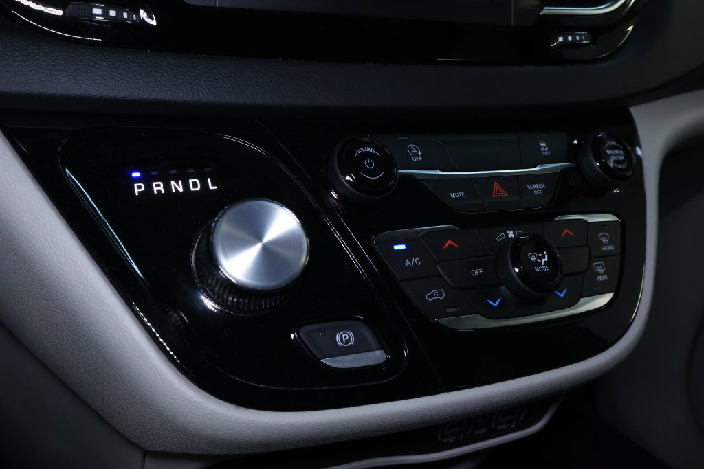 Used 2023 Chrysler Voyager LX FWD image 31