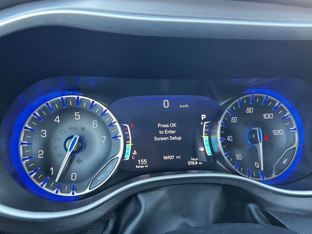 Used 2024 Chrysler Pacifica Touring-L image 24