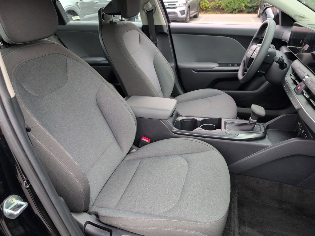 Used 2025 Kia K4 LXS image 31