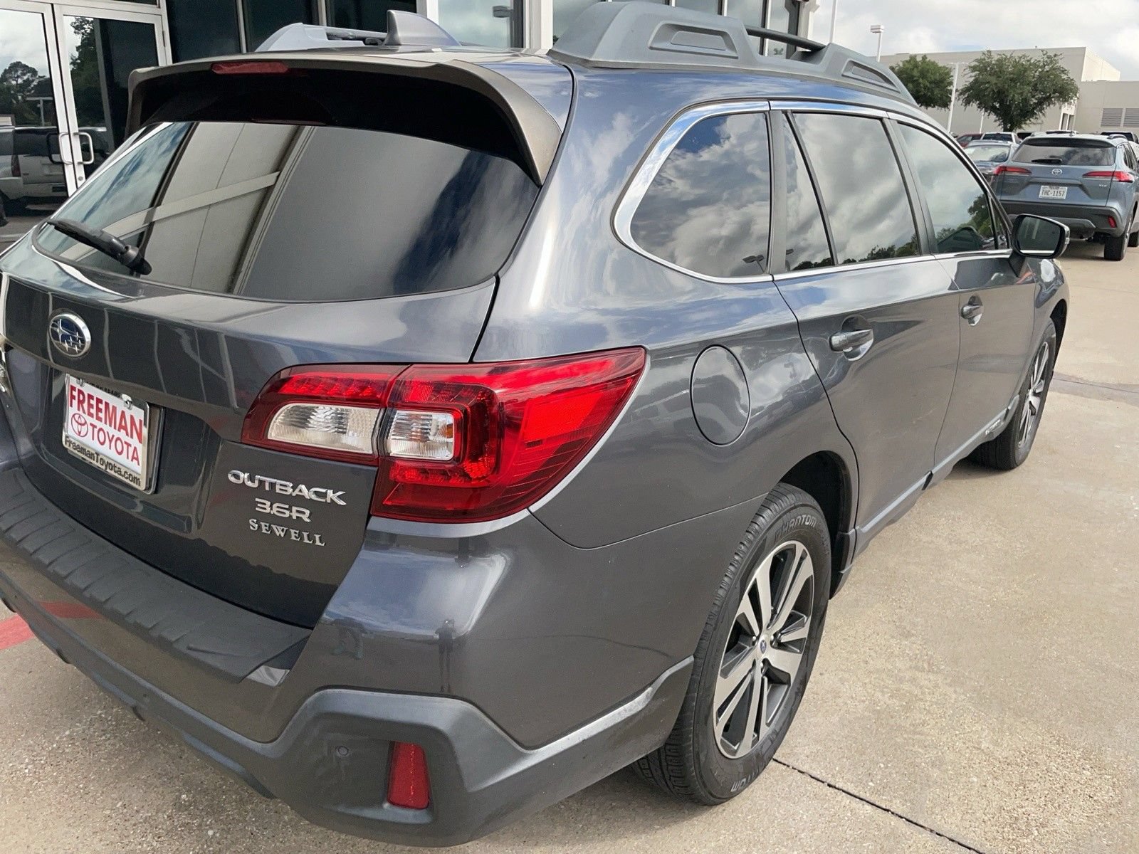 Used 2019 Subaru Outback 3.6R Limited AWD/4WD image 7