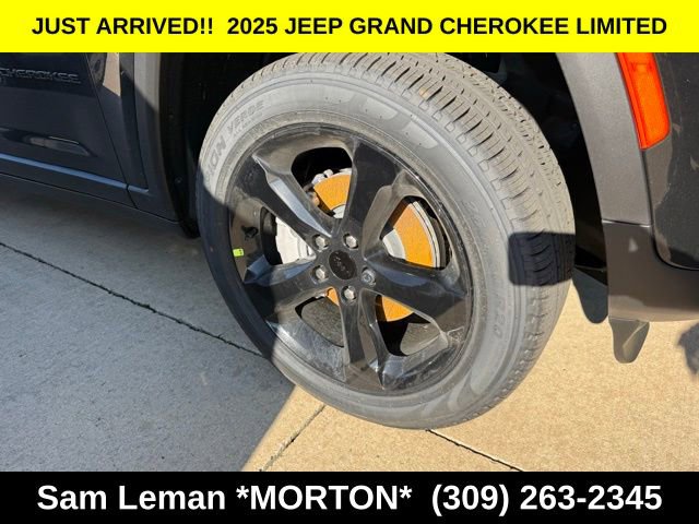 New 2025 Jeep Grand Cherokee Limited w/ Black Appearance Package image 5