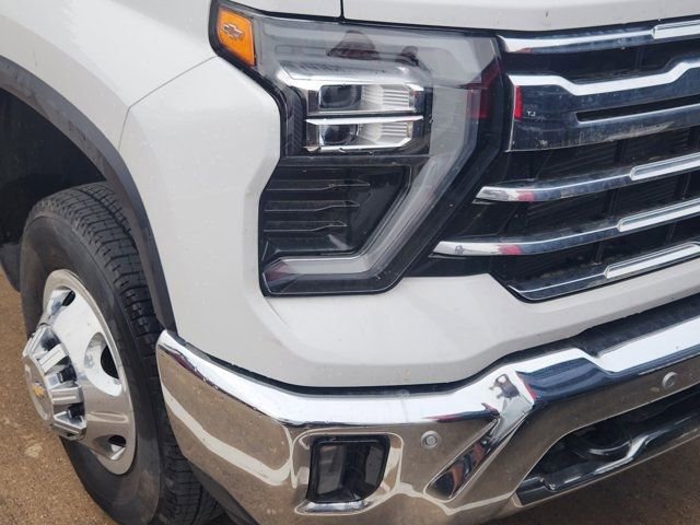 Used 2025 Chevrolet Silverado 3500 LTZ w/ LTZ Convenience Package image 6