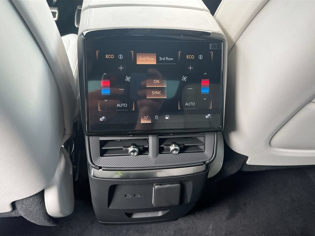 New 2026 Cadillac Vistiq Luxury w/ LPO, Floor Liner Package AWD/4WD image 27