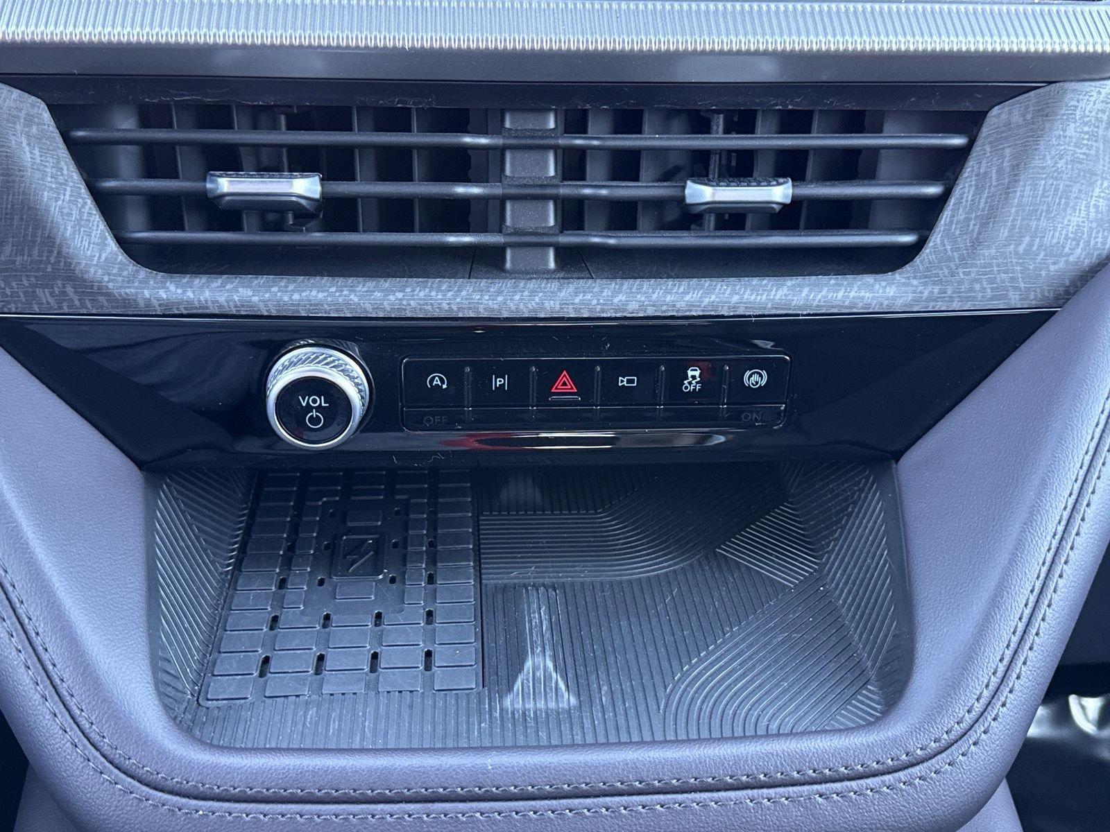 Used 2025 Ford Explorer Platinum w/ Ultimate Package image 28