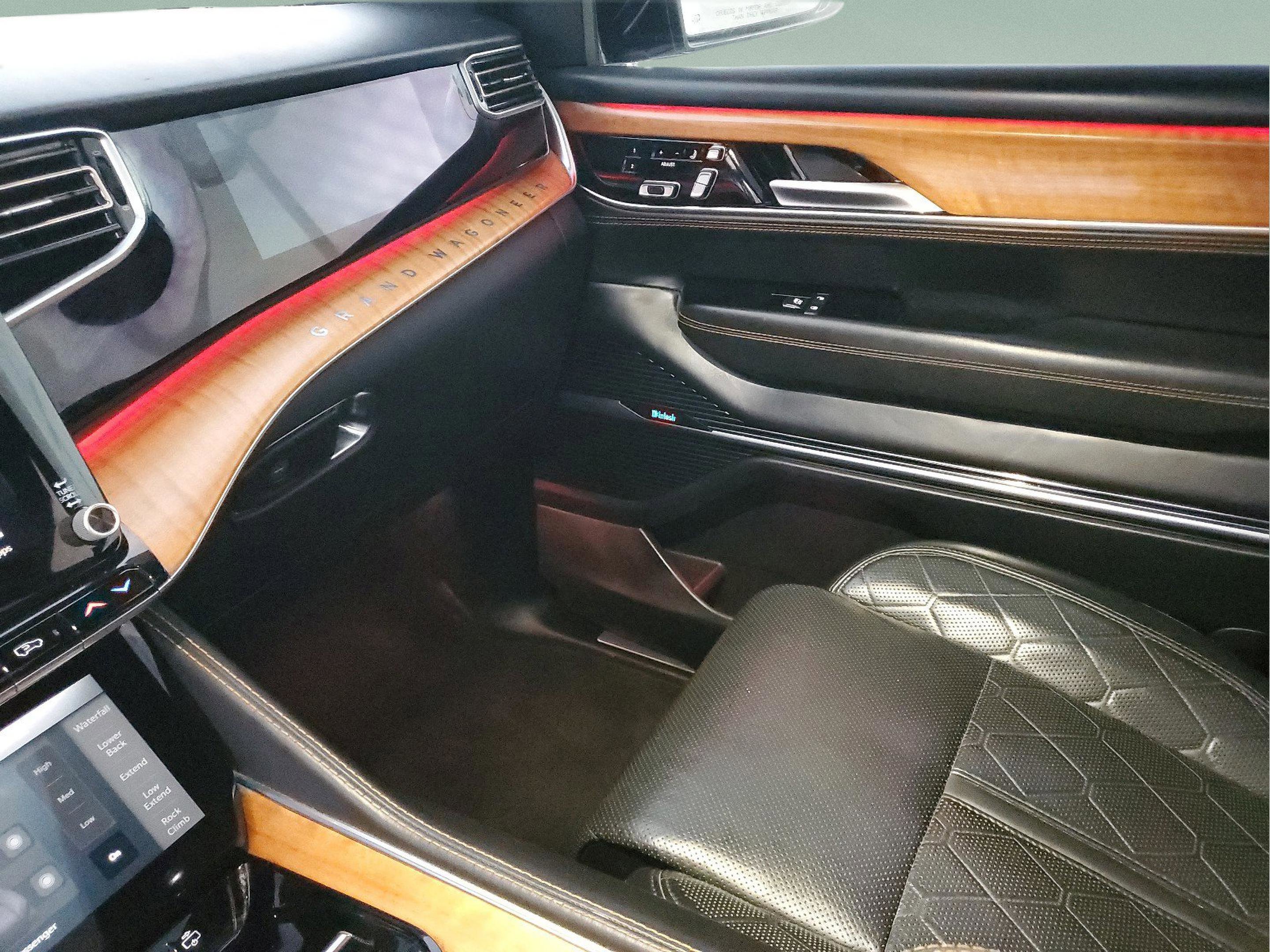 Used 2023 Jeep Grand Wagoneer Series III image 23