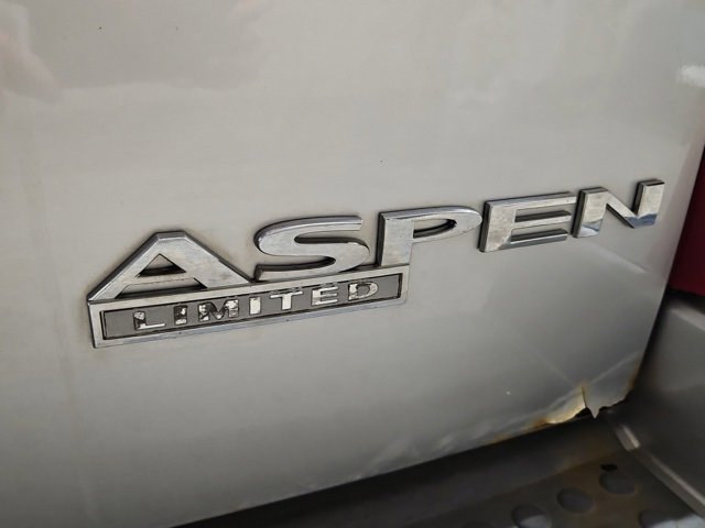 Used 2009 Chrysler Aspen Limited image 31