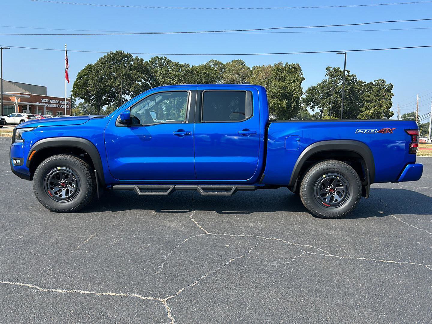 New 2026 Nissan Frontier PRO-4X w/ Pro-4x Convenience Package image 3